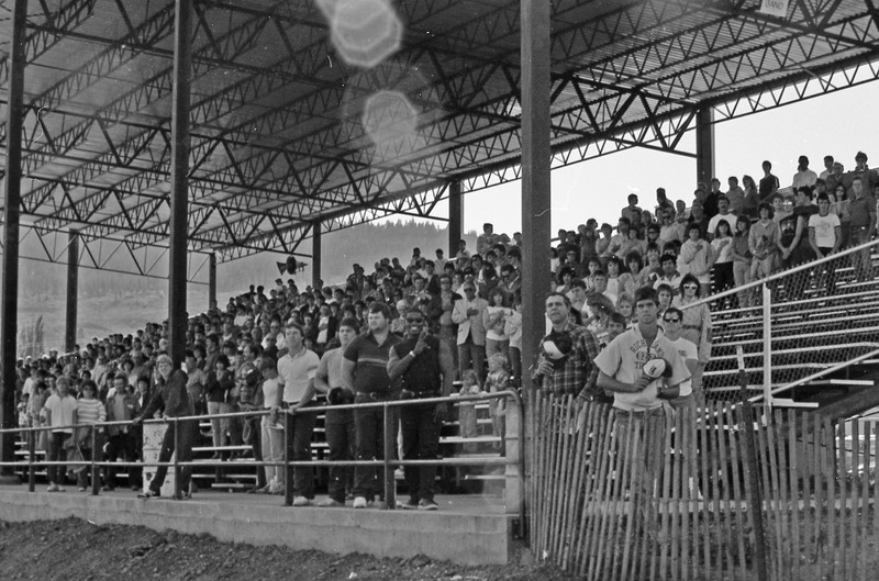 1985 Homecoming Football Fans 02
