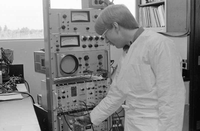 1975 Science, Physics Student 08