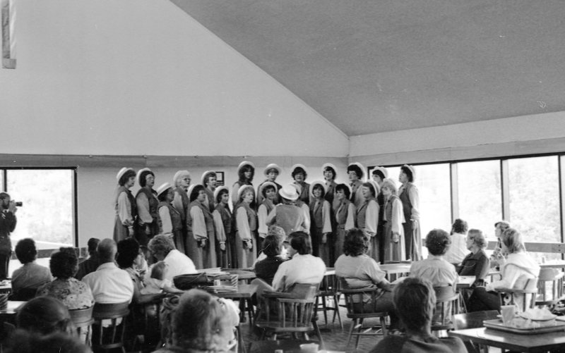 1982 Summer Graduation, Chorus 01