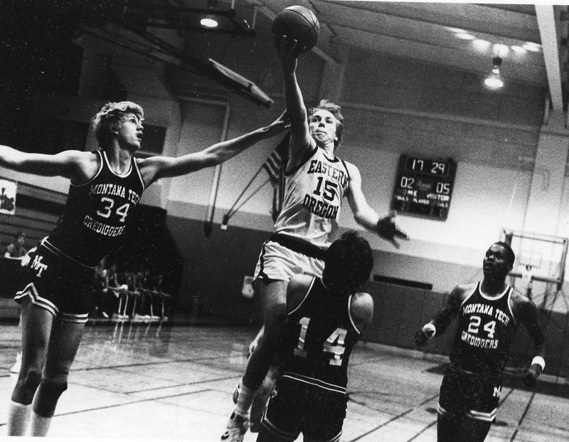 90's Basketball Action 3-1