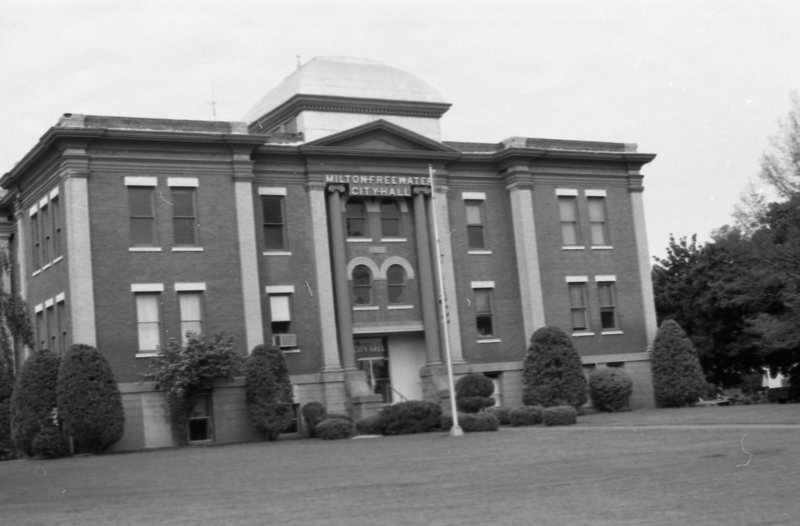 1980 Milton-Freewater City Hall 02