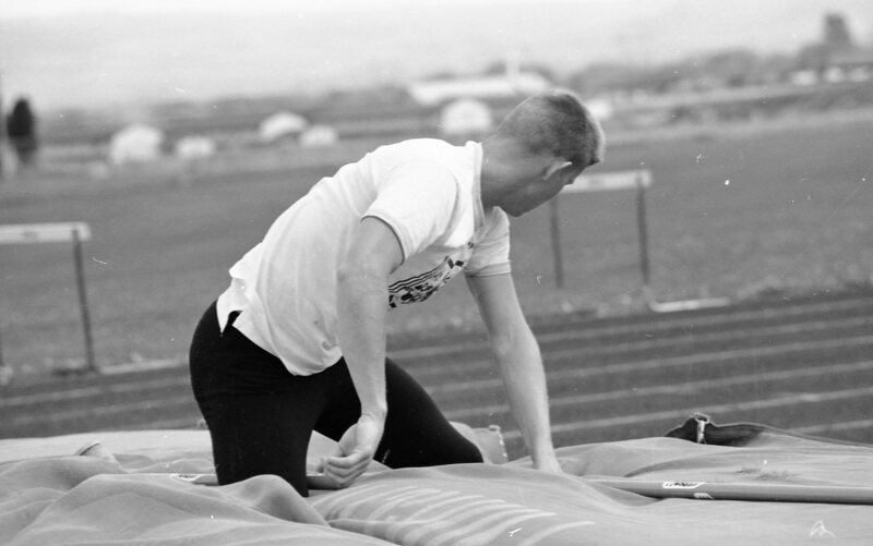 1986 Track Meet, Pole Vault 06