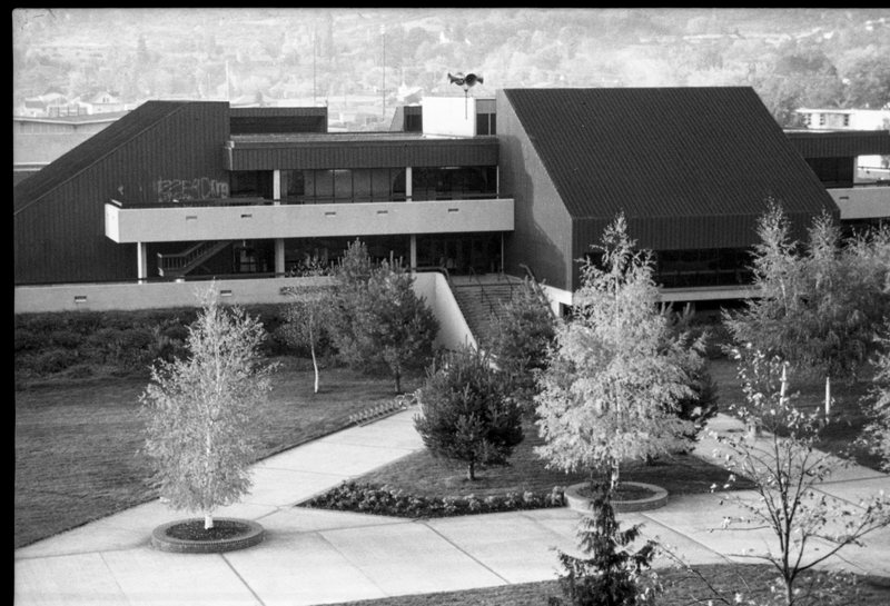 1988 Hoke Hall 03
