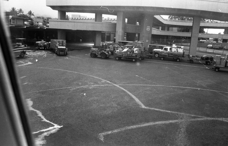 1982 Micronesian Trip, Hawaii Airport 02