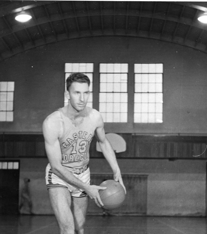 1946-47 Basketball Player 6