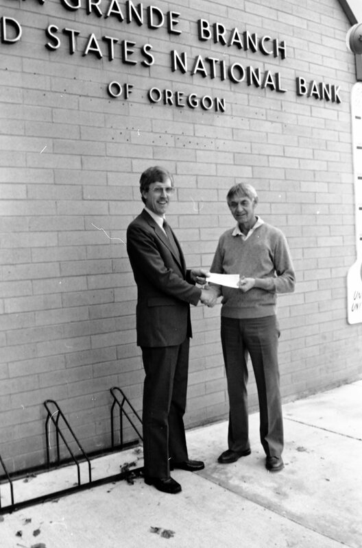 1986 Check Presentation, United Way 02