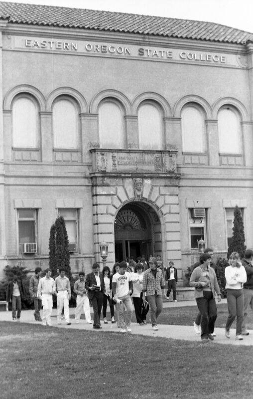 1986 Students &amp; Employees, Walking 09