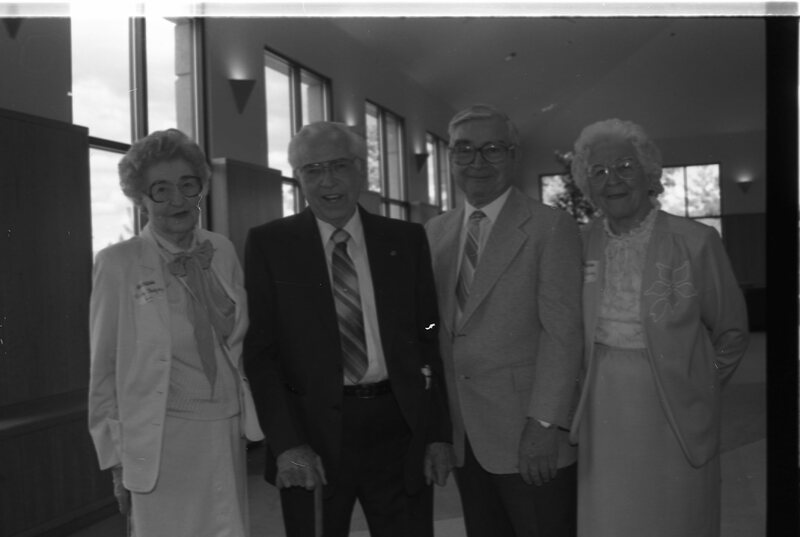 1990 Loso Hall, Guests Group 03
