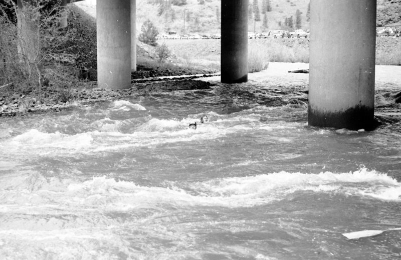 1983-84 Raft Race Floating 01