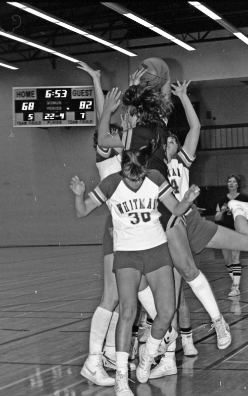 1984 Women's Basketball Action, EOSC vs. Whitman 06