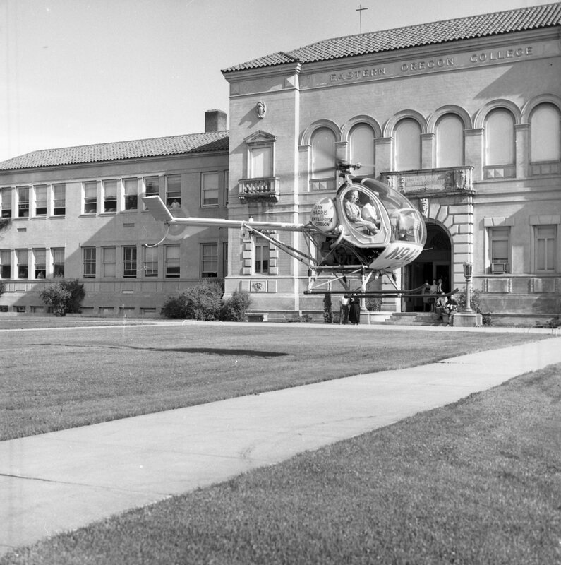 1967 Summer Graduation, Guest Arrival 08
