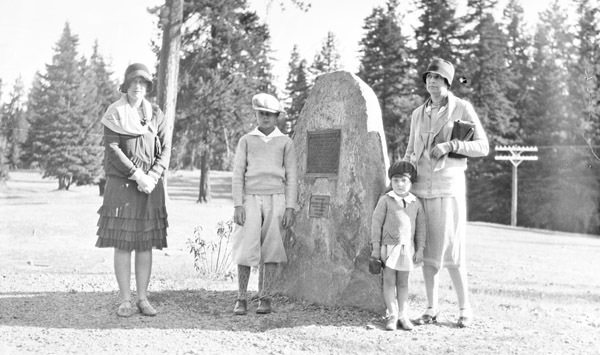 Reuter Group-XX, Monument