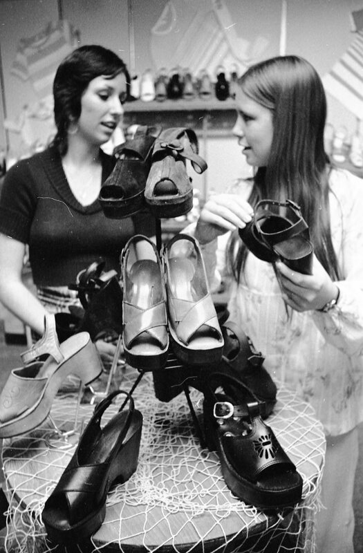 1974 Students, Shopping C 02