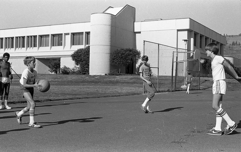 1981 Boys Basketball Camp 02