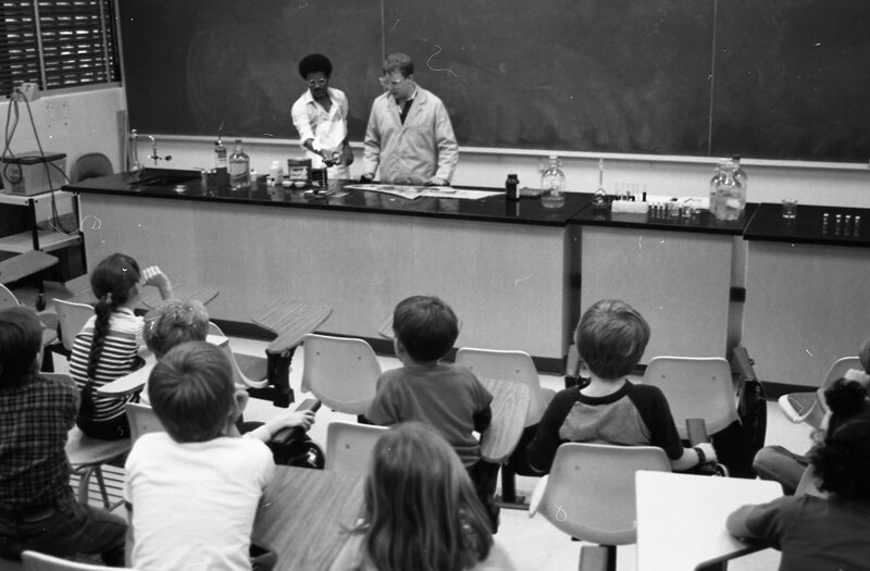 1985 Science, Experiment For Children 02