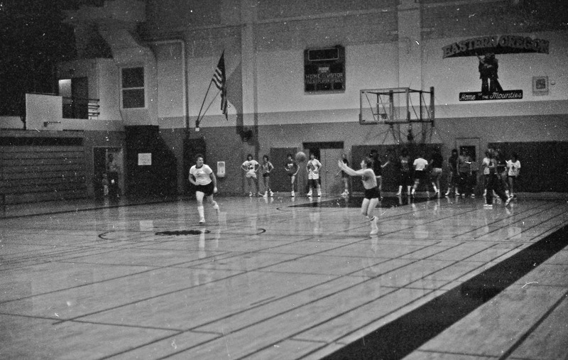 1985 Women's Basketball Practice 10