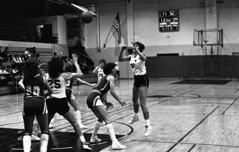 1982 Women's Basketball, EOSC vs. Oregon Tech, Action 04