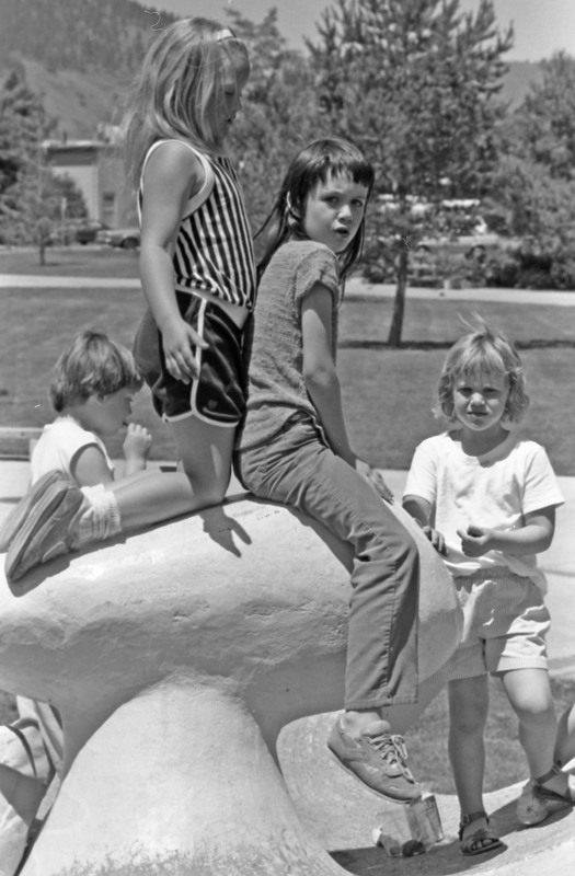 1987 Ackerman Elementary School, Outdoors 06