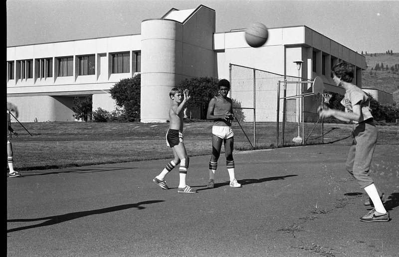 1981 Boys Basketball Camp 04