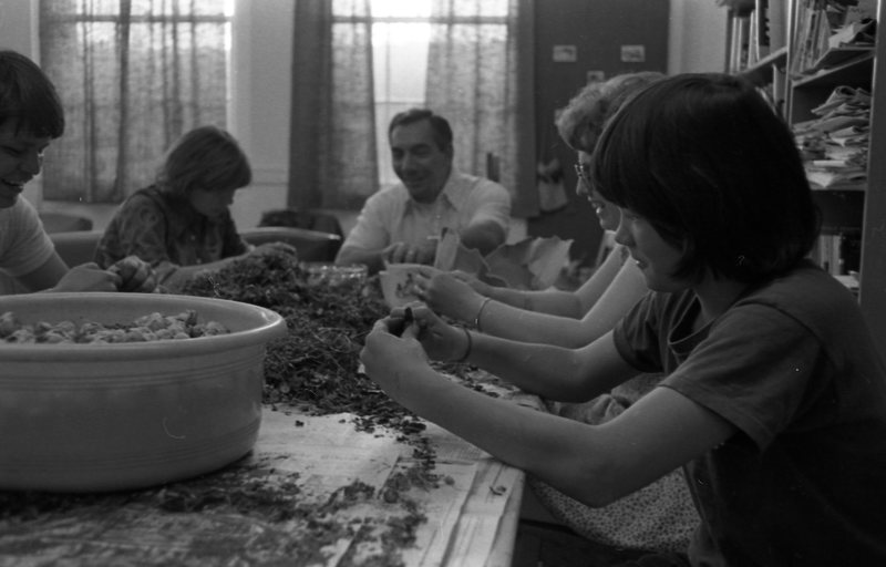 1977 Native American Root Feast, Preparation 01