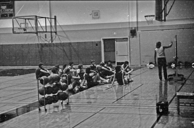 1985 Women's Basketball Coaching 01