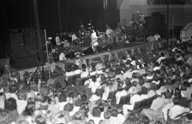 1982 Concert, Emmylou Harris 15
