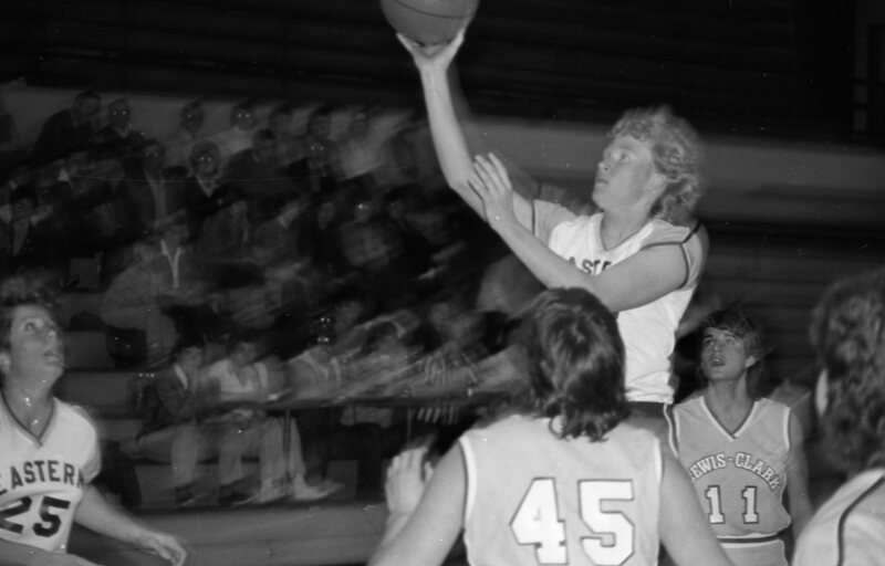 1985 Women's Basketball Action, EOSC vs. LCSC 04