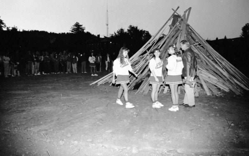 1987 Homecoming Bonfire 08