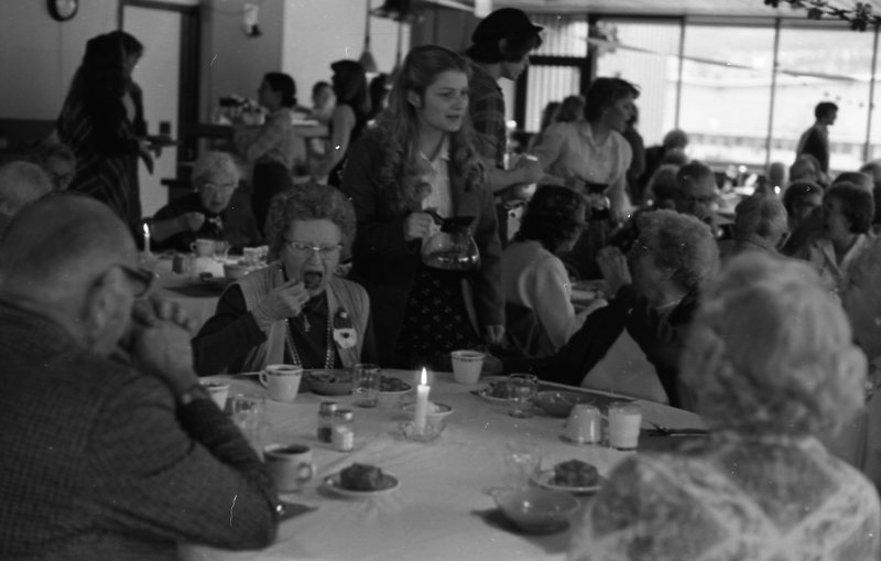 1981 Students Serve Elderly 01
