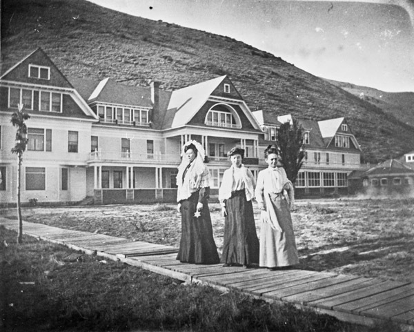 Hot Lake Sanatorium, Visitors 2