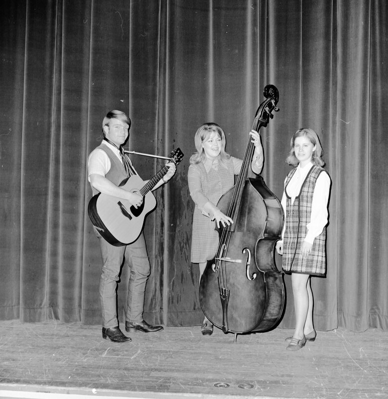 1970 Ambassadors on Stage 07