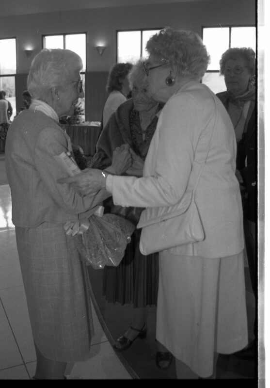 1990 Loso Hall Dedication, Reception 05