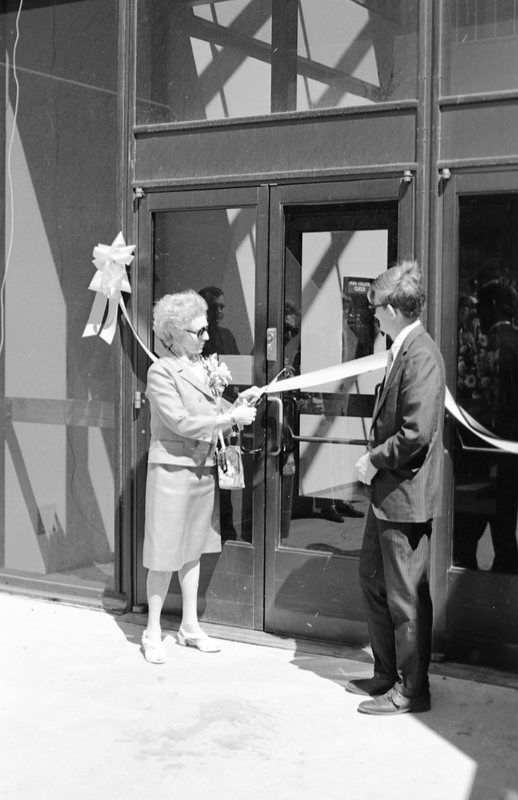 1973 Hoke Hall Ribbon Cutting 01