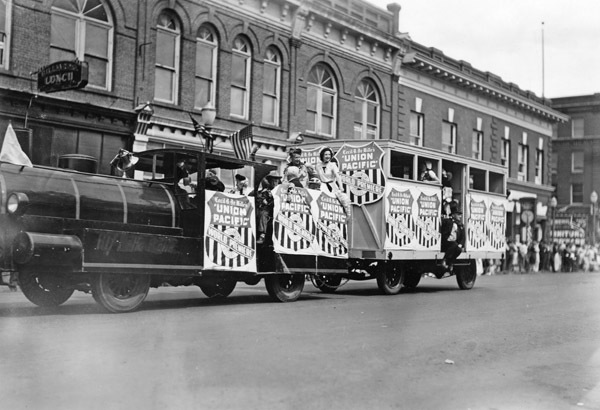 La Grande Parade, U.P. 2
