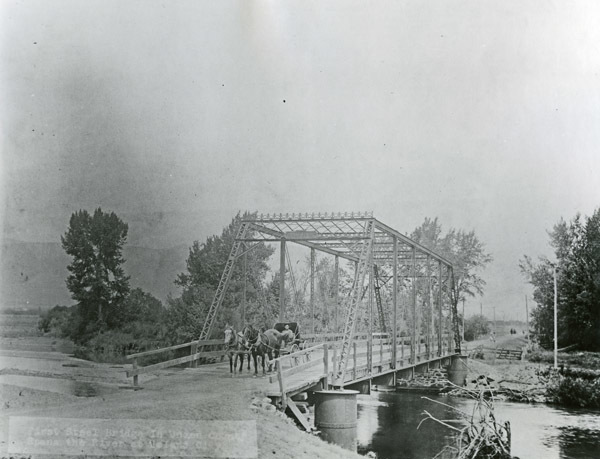 Island City, Bridge