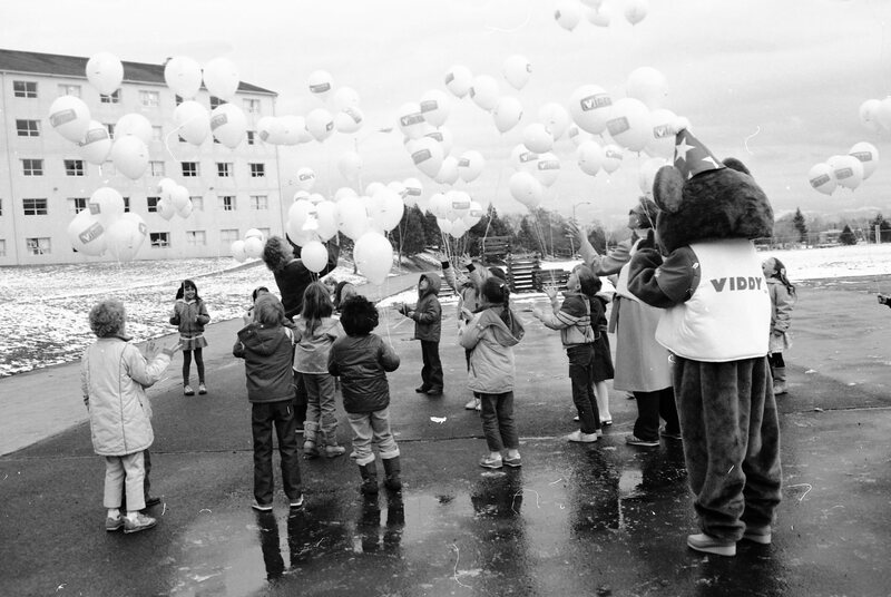 1986 Ackerman Elementary School,  Balloons 10