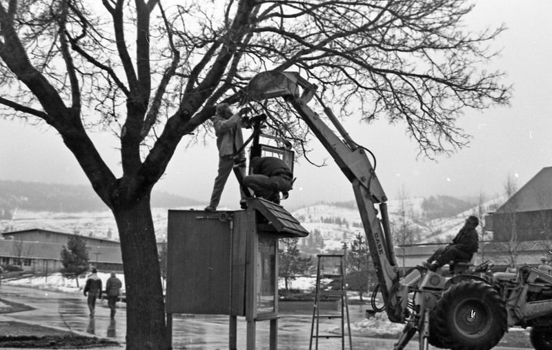 1982 Campus Clock, Installation 07