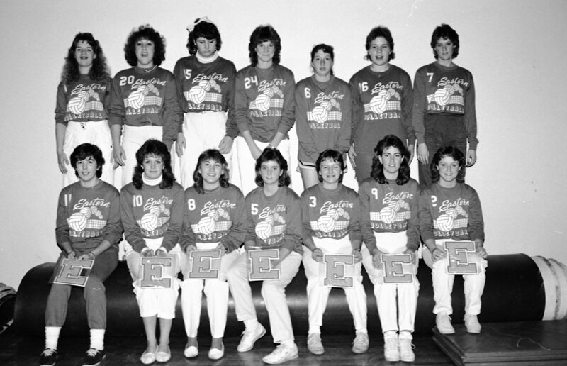 1986 Volleyball Team 03