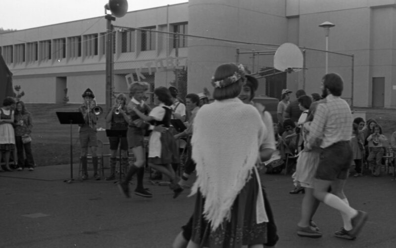 1977 Octoberfest, Folk Dancing 06