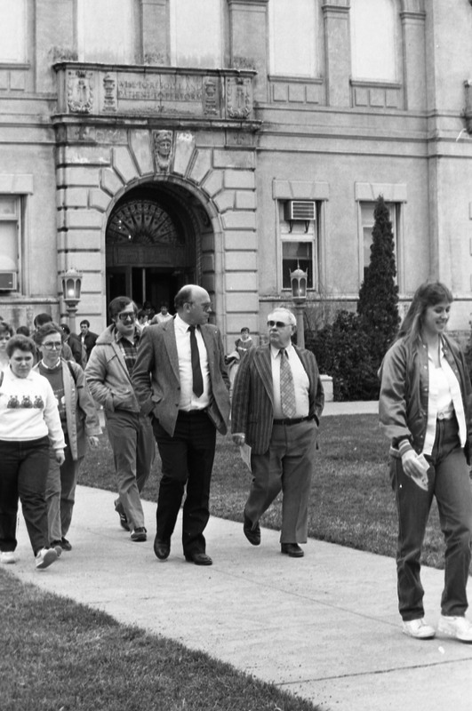 1986 Students & Employees, Walking 06