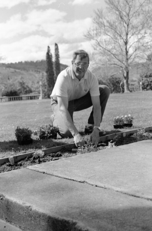 1988 Employees, Planting 03