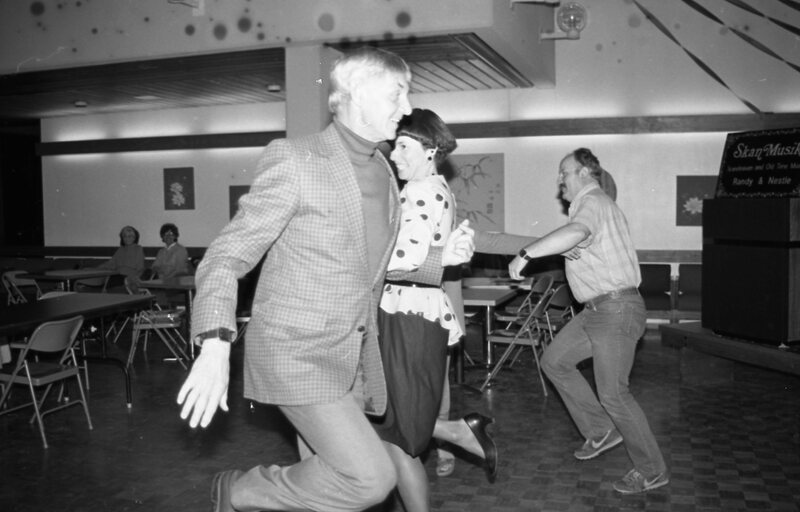 1986 Alumni Dinner, Social 05