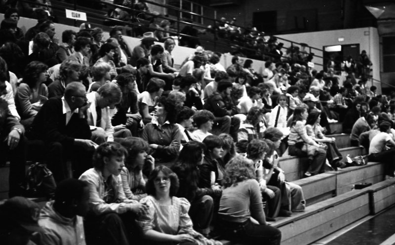 1982 High school Wapiti League Basketball Tournament, Fans 02