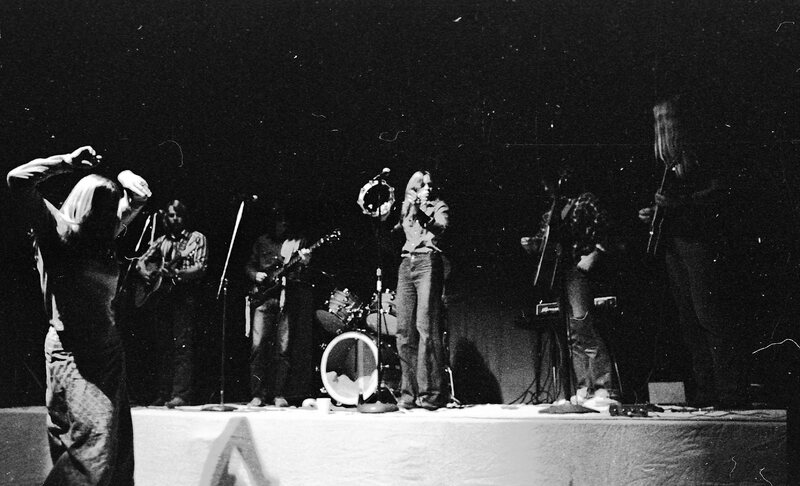1974 Concert, Band &amp; Dancer 03