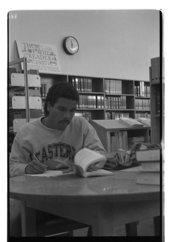 1989 Walter M. Pierce Library, Usage 05
