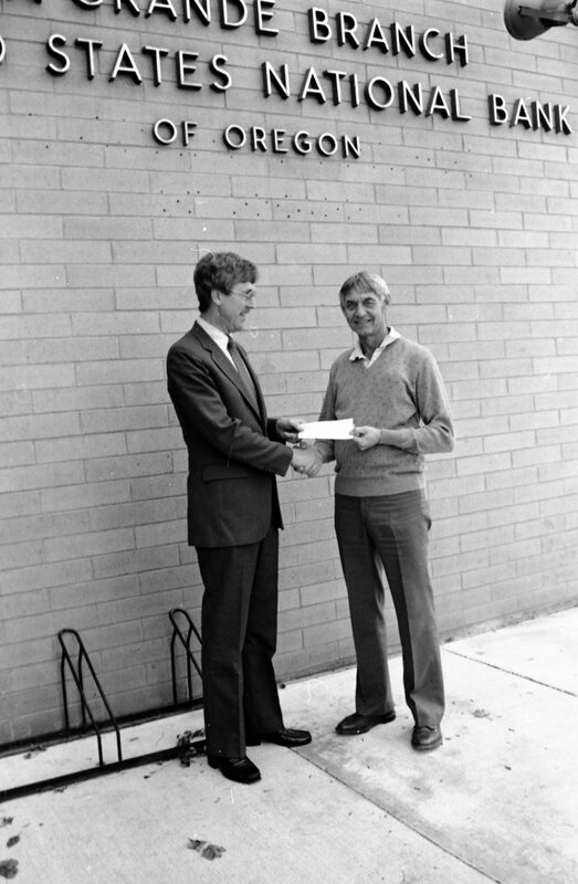 1986 Check Presentation, United Way 04
