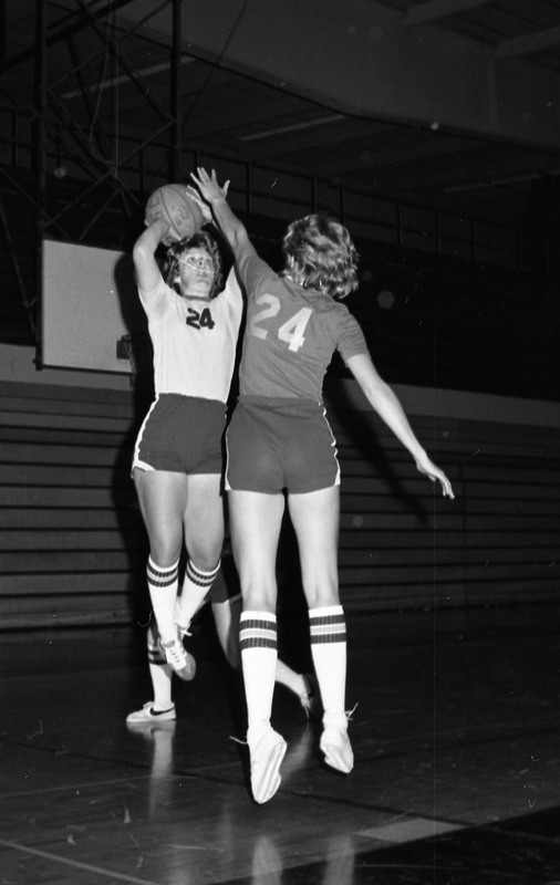 1979 Women's Basketball Action 08