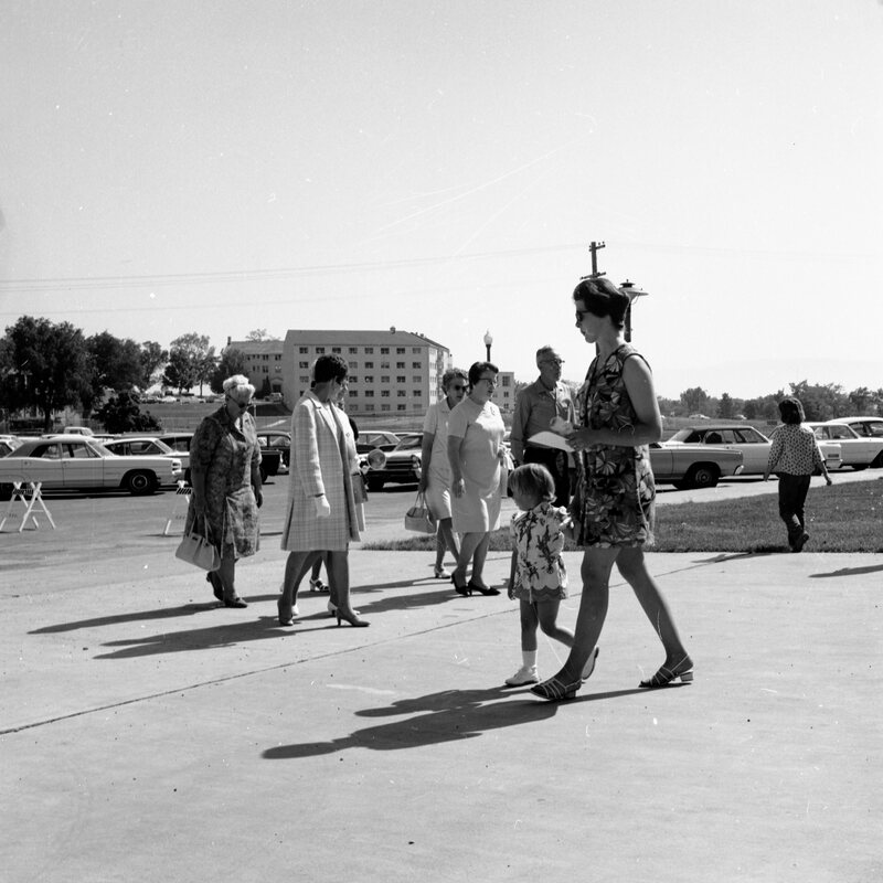 1970 Graduation, Attendees 02