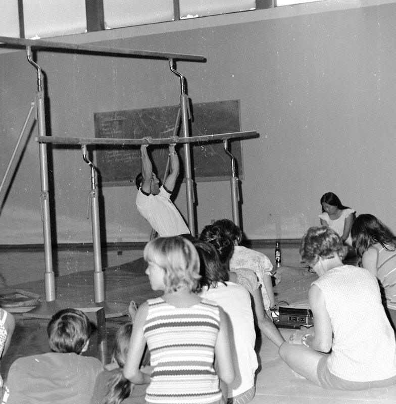 1973 Gymnastics, Parallel Bars 03