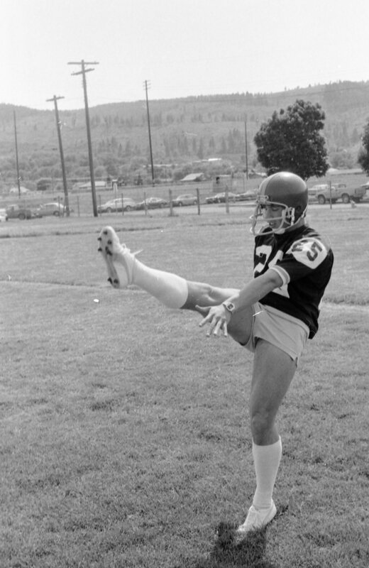 1975 Football Player 05